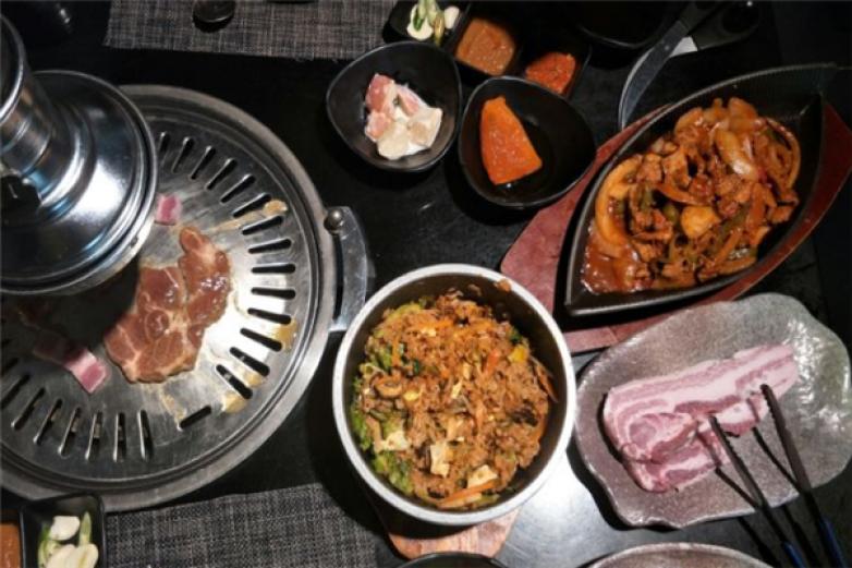 佰万席烤肉韩式料理加盟
