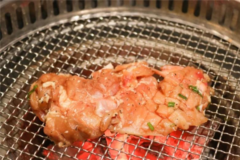 秦江山烤肉自助加盟