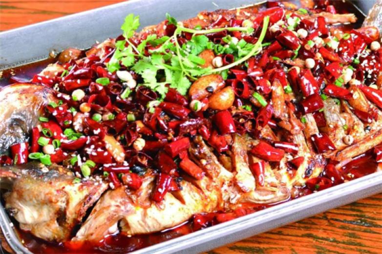 芳沁百味焖锅烤鱼加盟