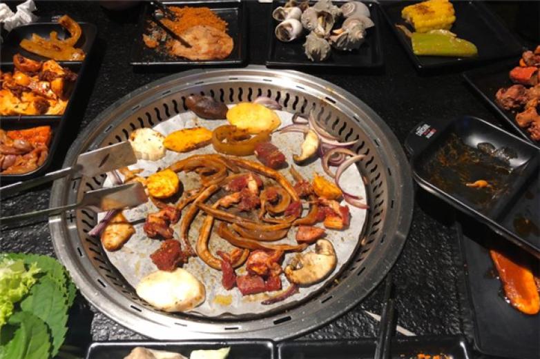 蝶雨韩式海鲜自助烧烤加盟