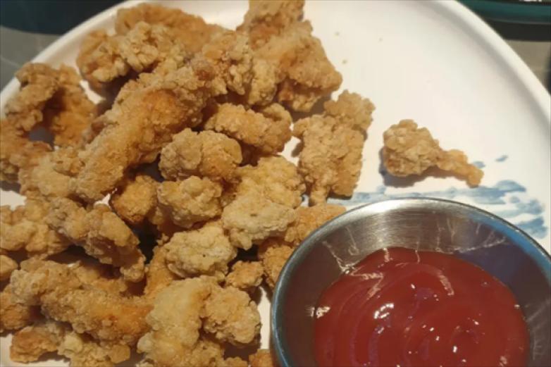 蟹小萌肉蟹煲加盟