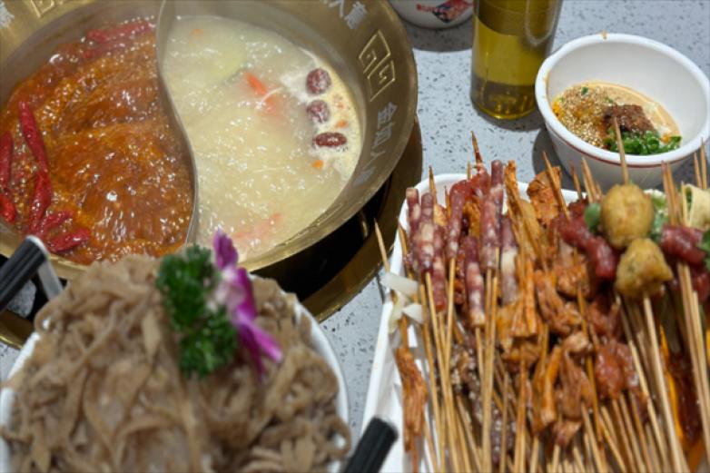 洁洁串串香火锅加盟