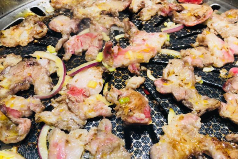 黑牛黑猪烤肉加盟