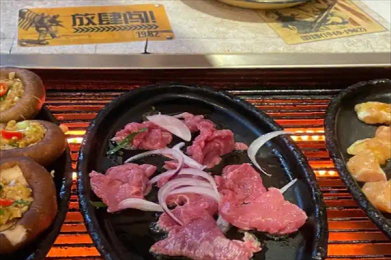 极烤日式烤肉加盟