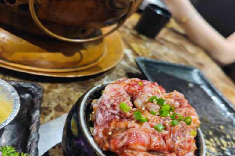 九韩山炭火烤肉加盟