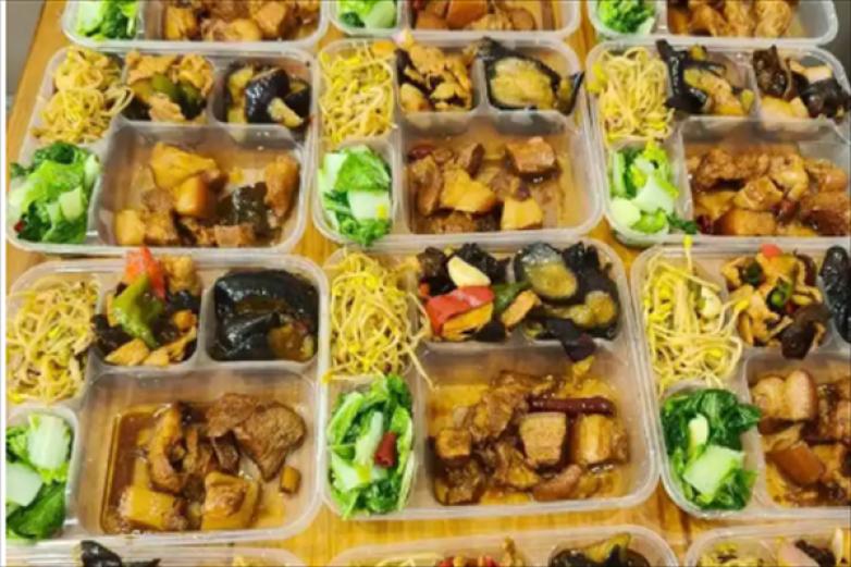 状元三杯鸡盖码饭加盟