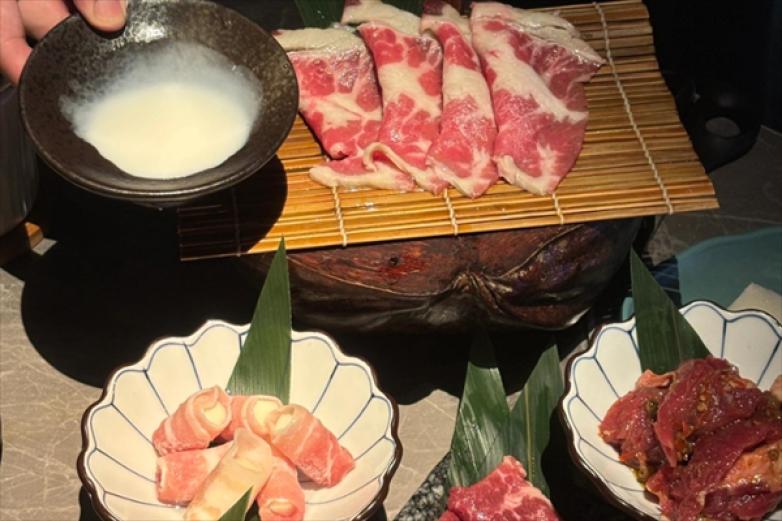 猫记海鲜烤肉店加盟