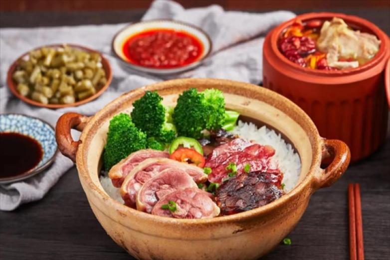 锐致煲仔饭加盟