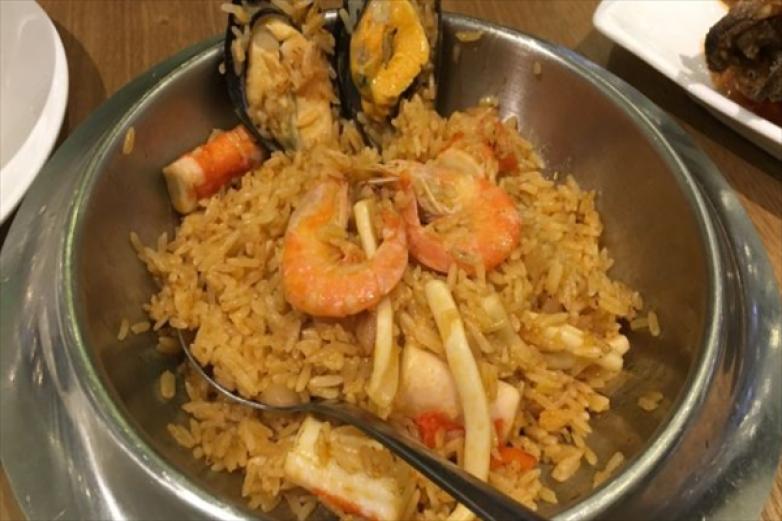 阿红石锅拌饭加盟