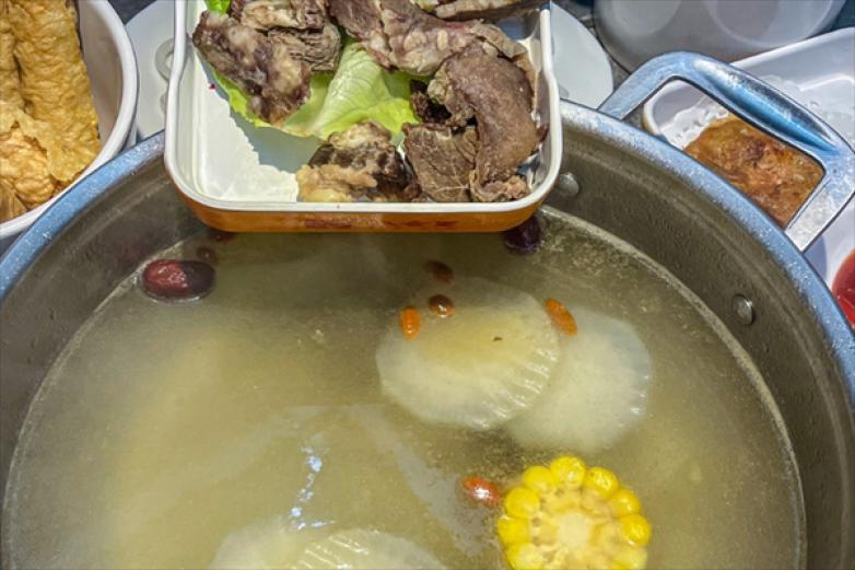 八府羊蝎子焖锅加盟