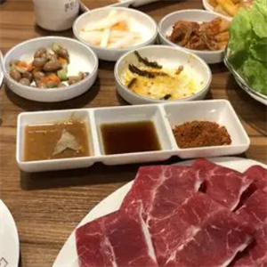 炉鱼诱惑风尚烤鱼餐厅
