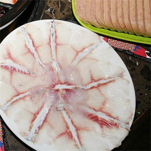 溢香铁锅炖活鱼