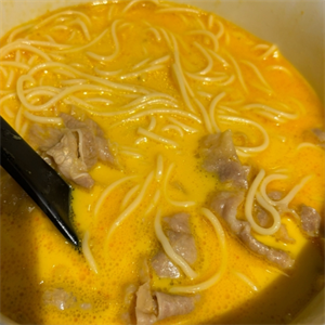 伯爵喔喔爆汁鸡饭